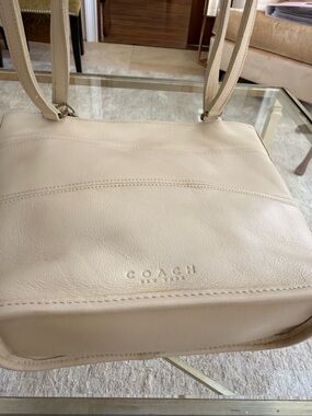 Vintage Coach 9098 Tribeca bag. Cream Leather Shoulder Bag with Double Straps